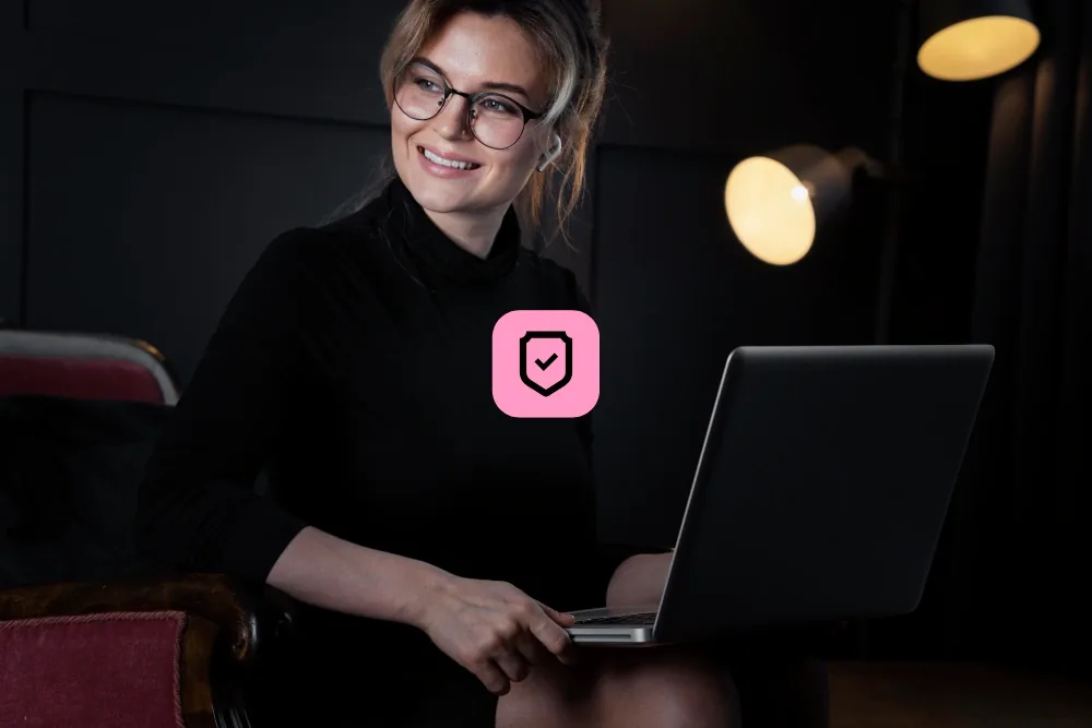 Illustration av en krypterad VPN-tunnel mellan en enhet och en server på internet